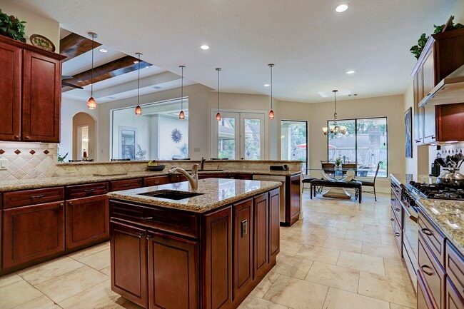 Photo - 1611 Lynnview Dr