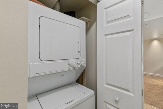 Photo - 1401 N Rhodes St Unit 406