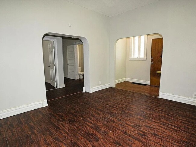 Photo - 5501 Putnam St