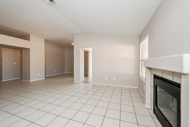 Photo - 927 River Mountain Dr