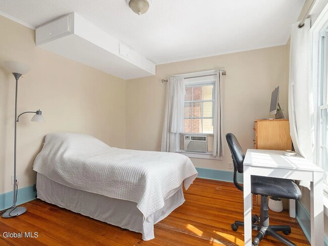 Bedroom - 1587 Bradley St House