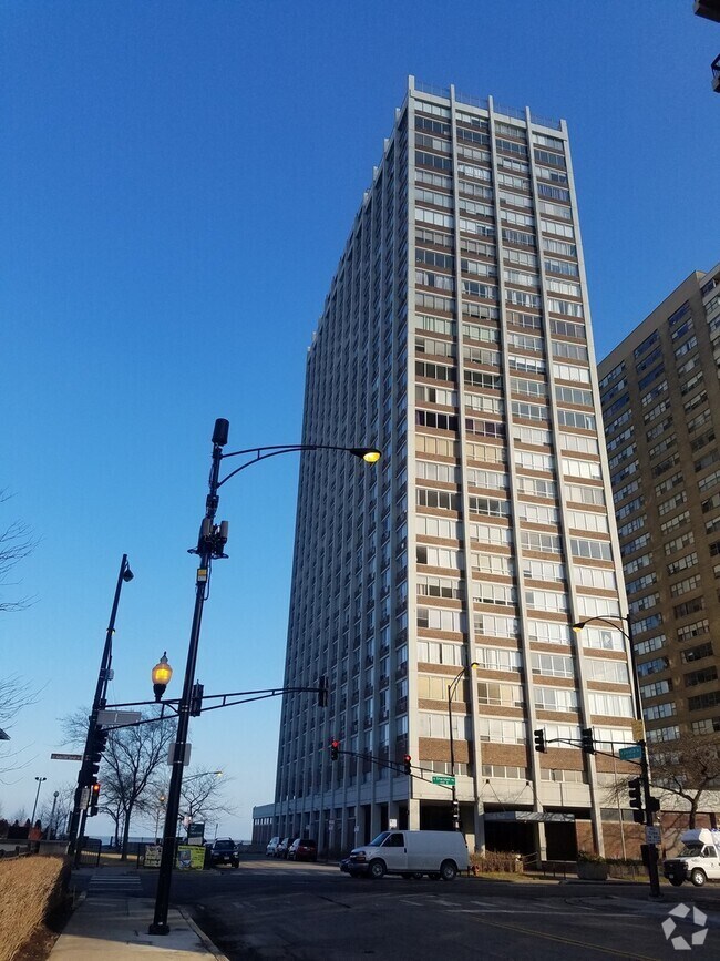 Building Photo - 6171 N Sheridan Rd Unit 705 Rental