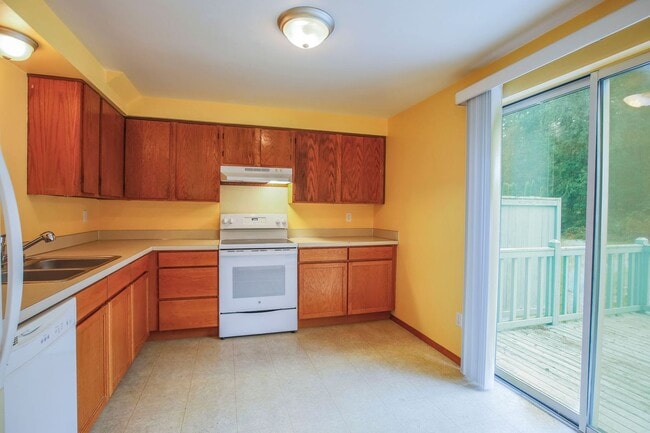 Photo - Cute Two Bedroom and Two Bath Townhome Located Just Minutes from the Clinton Ferry!