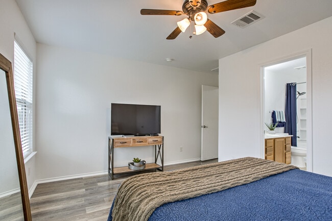Photo - 2322 Kuykendall Dr