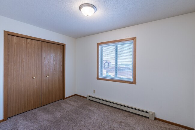 Fargo, ND Carlton Place Apartments | Bedroom