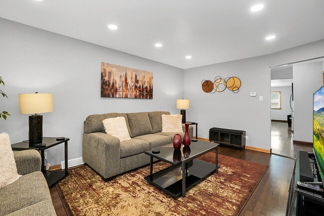 Building Photo - 6059 W 64th St Rental