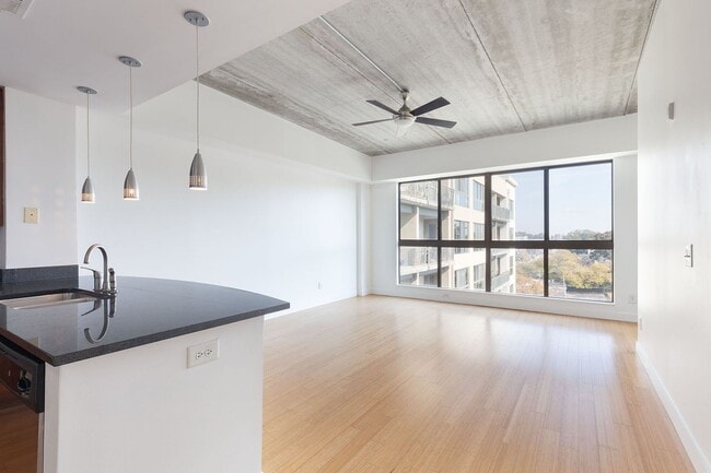 Photo - Bright, Contemporary 1/1 Condo in Grant P...