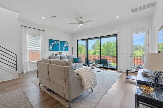 Photo - 16913 Adoro Dr