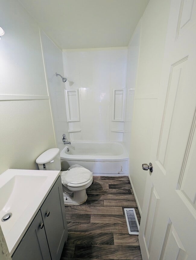 Photo - 2513 Lester St