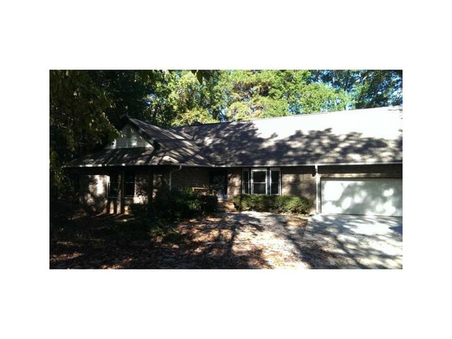 Building Photo - Room in House on Lilburn Stone Mountain Rd