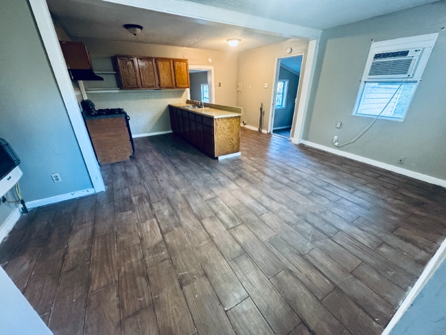 Photo - 889 Baker Rd