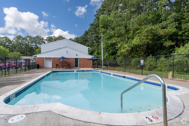 Piscina - Forest Pine Apartments