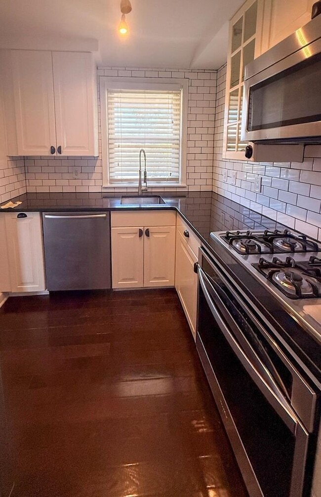 GREAT ANN ARBOR LOCATION – 2-BEDROOM END UNIT!