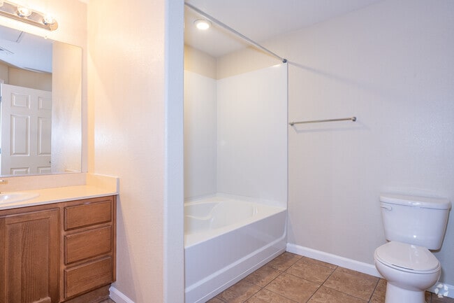 Rutherford 2BR, 2BA - 1,092SF - Primary Bathroom