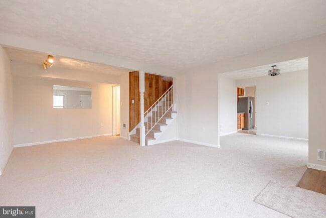 Photo - 1875 Iverson St