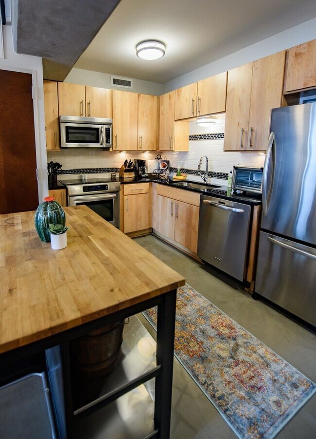 Photo - 800 Brazos St