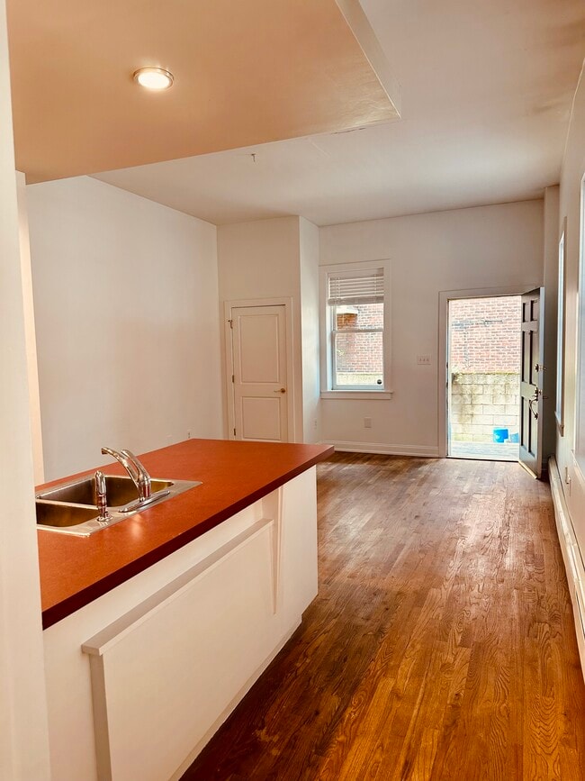 Building Photo - 764 N 26th St Unit 1st Floor Rental
