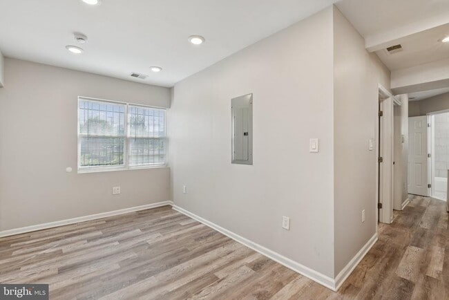 Photo - 430 Condon Terrace SE