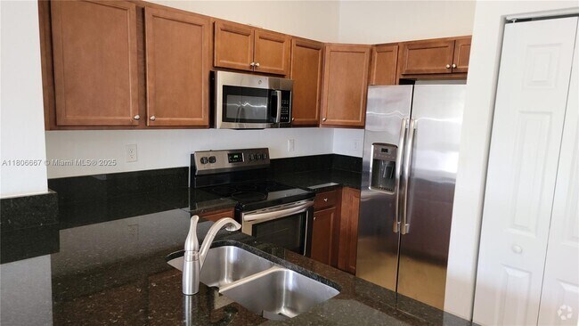 Building Photo - 2819 SE 1st Dr Unit 1 Rental