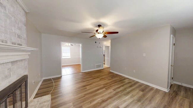 Photo - 334 Lamplighter Ln