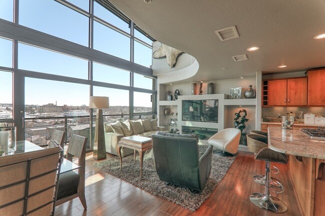 Photo - Fully Furnished Penthouse in Citywalk Down...