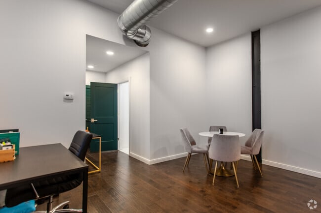 2BR, 2BA - 1,097SF - Dining Room