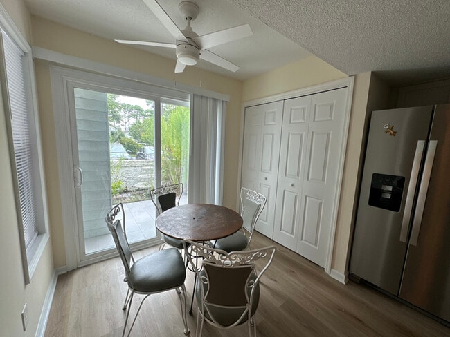 Photo - 16 Shadow Moss Pl