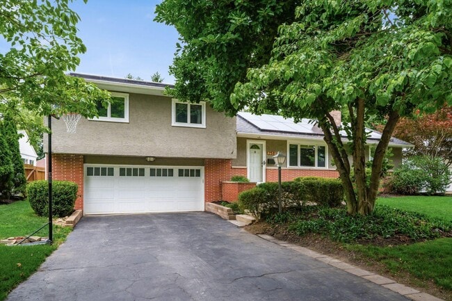Photo - 258 N Sinsbury Dr