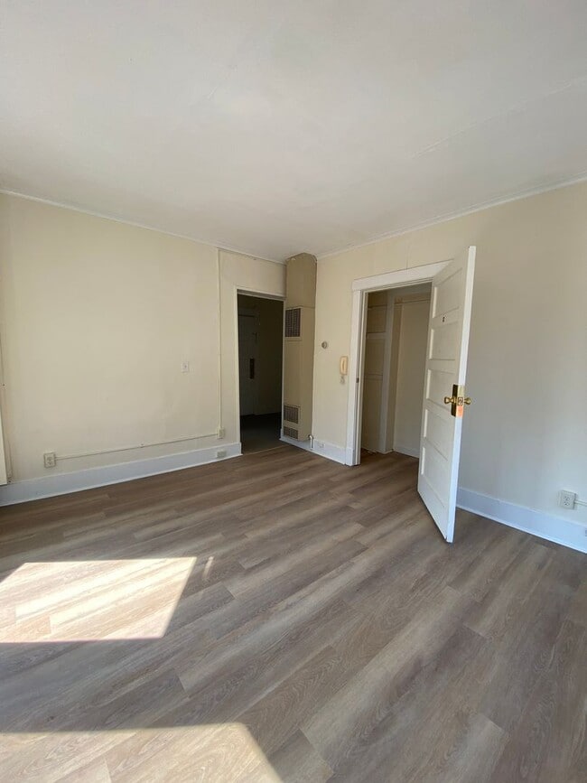 Photo - Uptowner Apartments