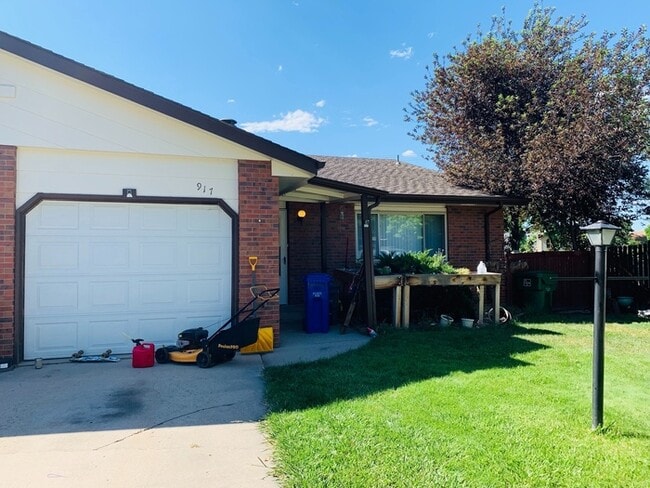 Building Photo - 2 Bedroom/2 Bath Duplex with Attached Gara... Rental