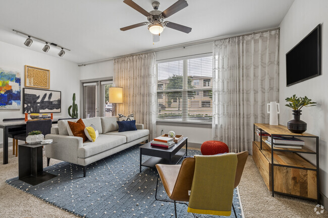 2BR, 2BA - 1,071SF - Living Room