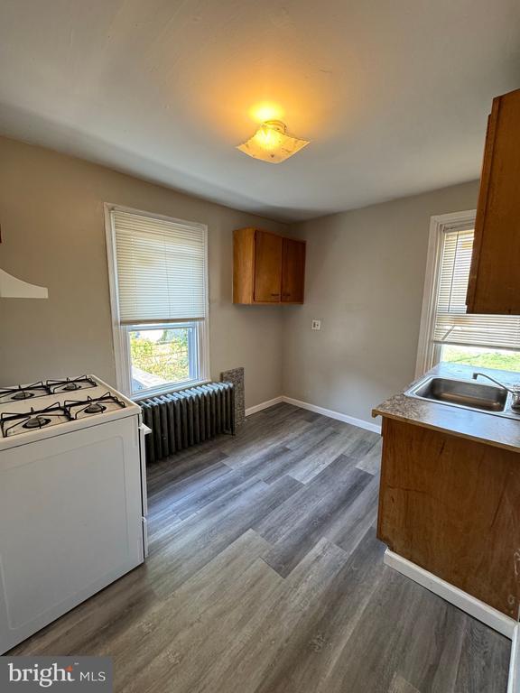 Building Photo - 2106 W 4th St Rental
