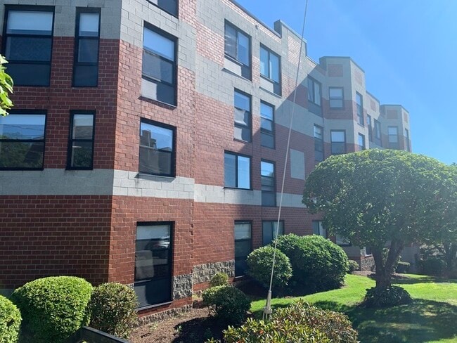 Building Photo - 35 Vine St Unit 303