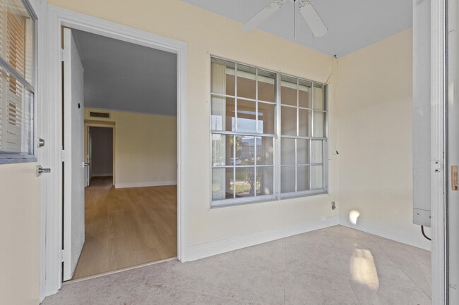 Photo - 1965 SE 5th Ct