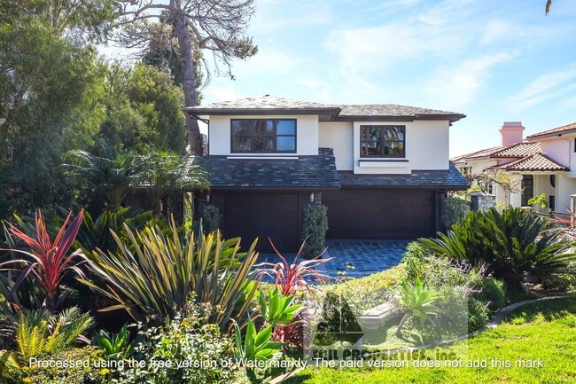 Building Photo - Elevated Living in Newport Heights