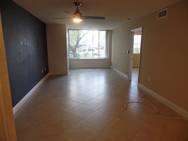 Photo - 2831 N Oakland Forest Dr