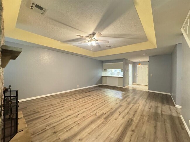 Photo - 905 Rambling Oaks Dr
