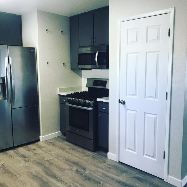 Kitchen - 1720 Kemper Ave