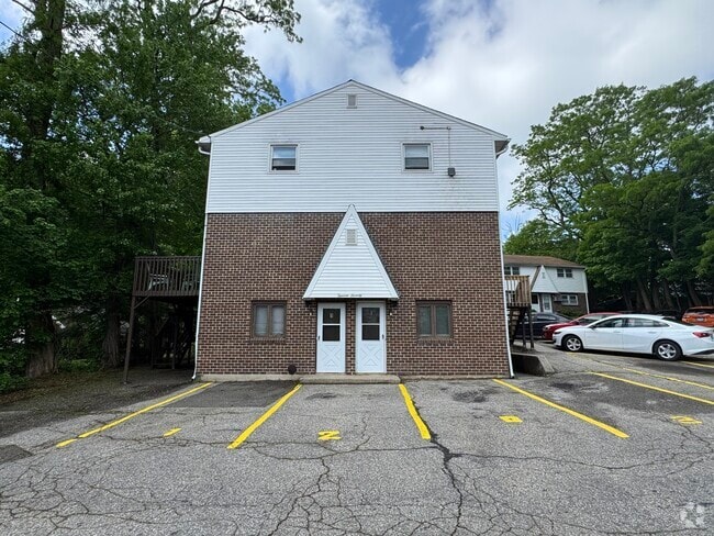 Building Photo - 1370 Highland Ave Unit 2 Rental