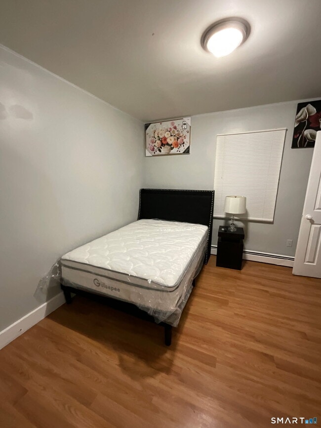 Building Photo - 26 Summer St Unit 2