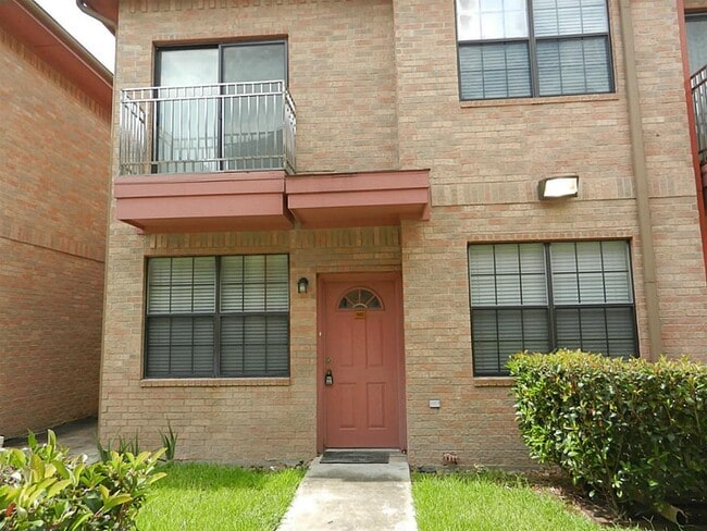Photo - 9400 Bellaire Blvd Unidad 602 Rental