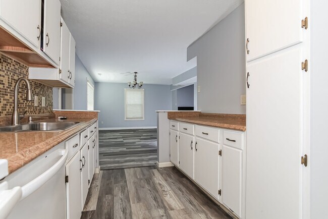 Photo - 8067 Buckland Dr