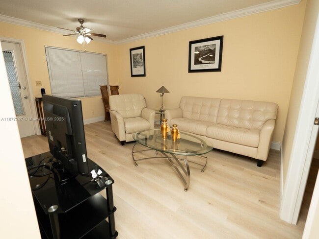 Photo - 2121 NE 42nd Ct Unidad 202C