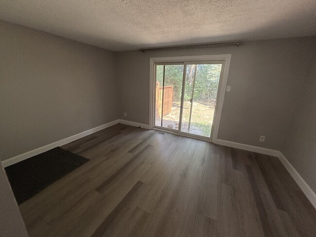 Photo - 325-325 Erb St. W Unit 11