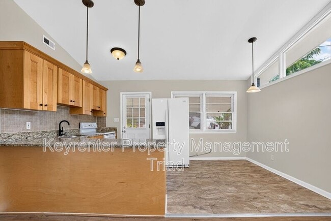 Photo - 4202 Halifax Rd