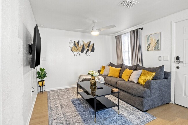 Photo - 3721 E Clifton St Unidad ID1343014P