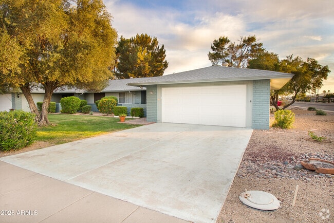 Building Photo - 12739 W Prospect Dr Rental