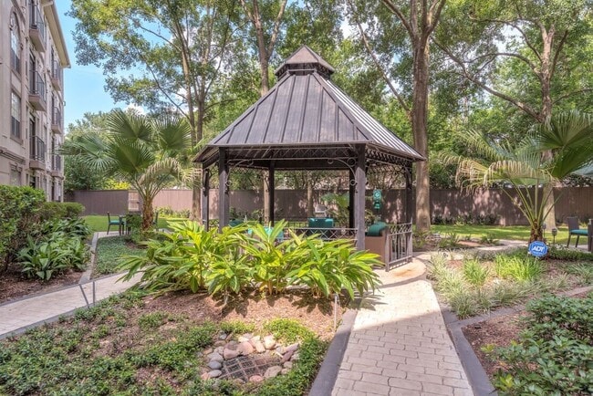 Photo - 5800 Woodway Dr