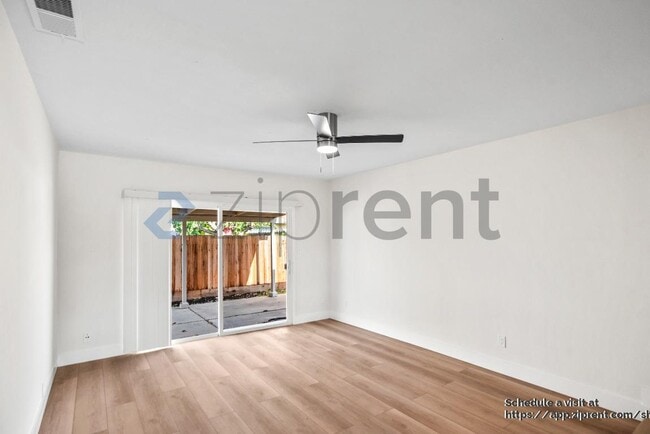 Photo - 451 Helen Ave