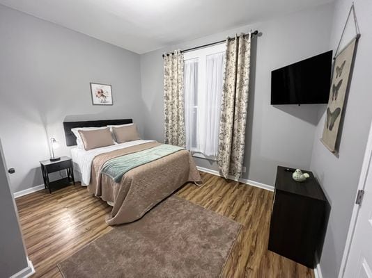 Photo - 311 E Castle St